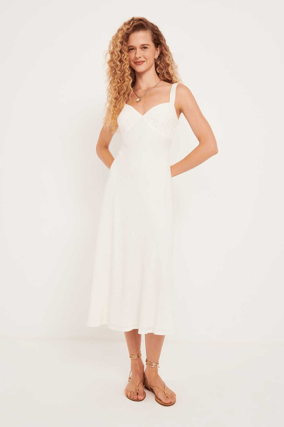 Vestido Leila Midi Busto Recorteado Saia Enviesada
